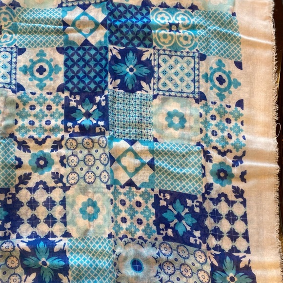 Azul Pattern Scarf - Picture 3 of 3